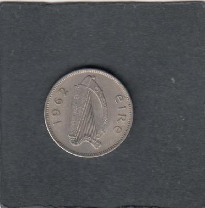 Beschrijving: 6 Pence  DOG  